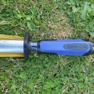Fdick black and blue oval-shaped finecut